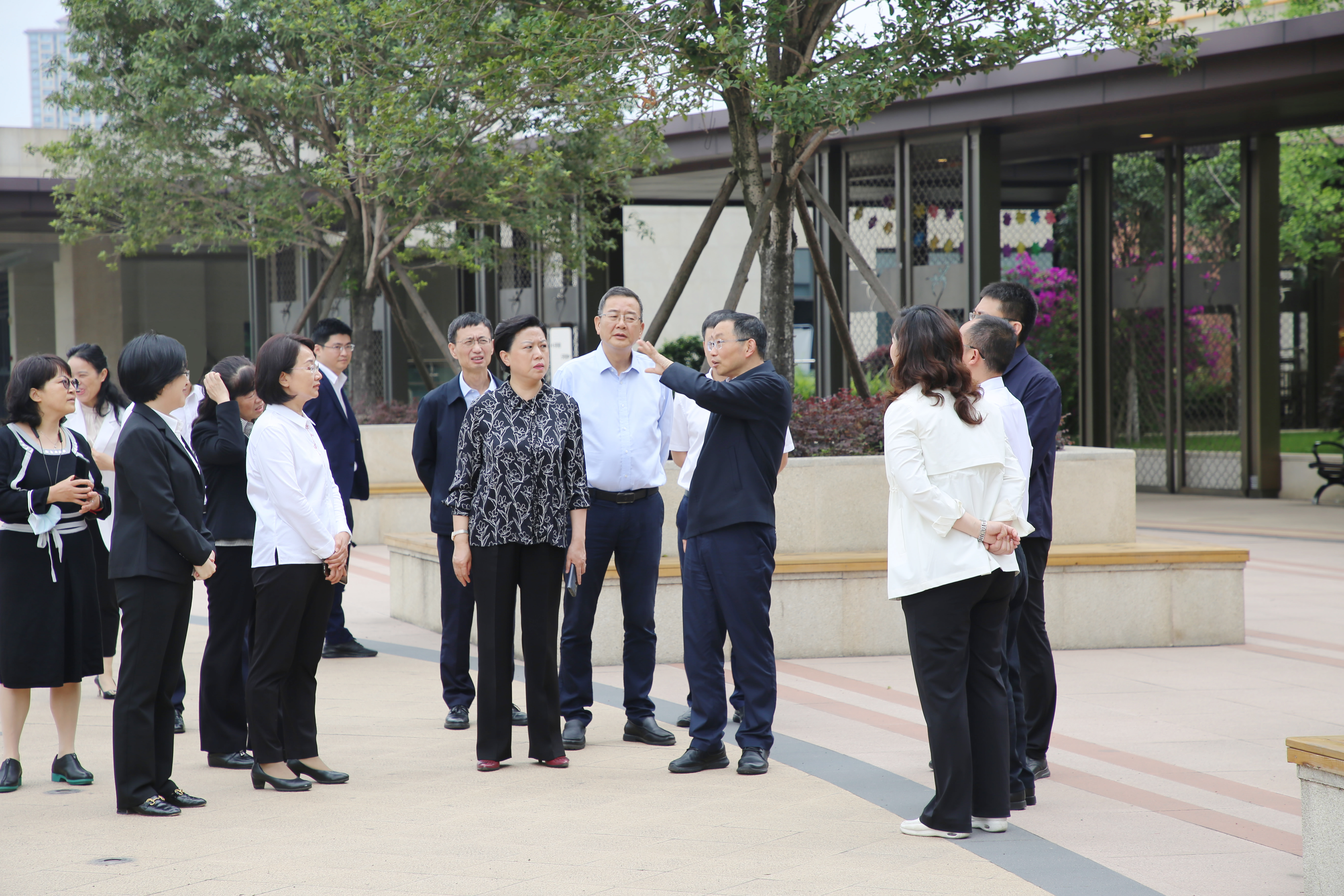 四川省人大常委會副主任何延政率隊前往西南醫(yī)投集團(tuán)調(diào)研指導(dǎo)視察指導(dǎo)養(yǎng)老工作